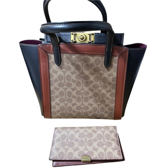 Coach 1941 Troupe Tote Signature Logo Red and Black Leather with matching wallet - Picture 2 of 10